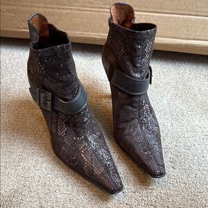 Donald J. Pliner Black Ankle Boots Sleek Leather Design